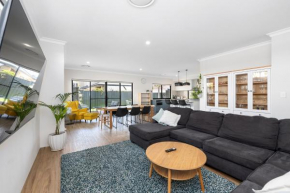 Family Friendly Close 2 Airport, Optus, Crown & City, Perth